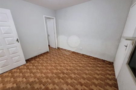 Sobrado à venda com 4 quartos em Vila Jurema, Ferraz de Vasconcelos, SP