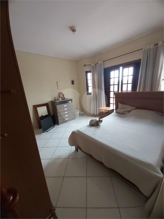 Sobrado à venda com 3 quartos, sendo 1 suíte,  em Vila Bernadotti, Mogi das Cruzes, SP