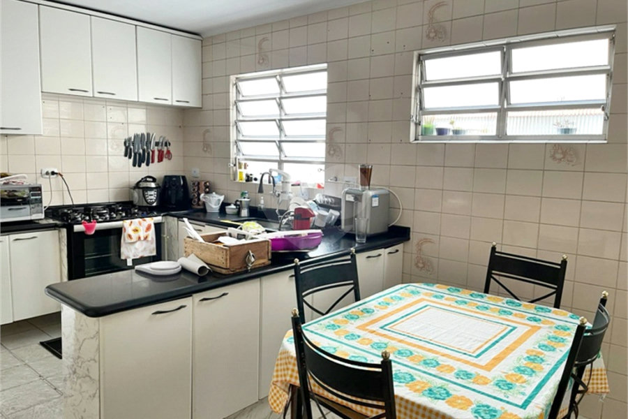 Sobrado à venda com 3 quartos, sendo 1 suíte, em Vila Galvão, Guarulhos, SP