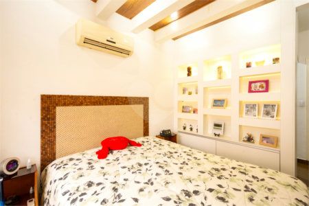 Casa à venda com 4 quartos, sendo 1 suíte, em Santo Amaro, São Paulo, SP