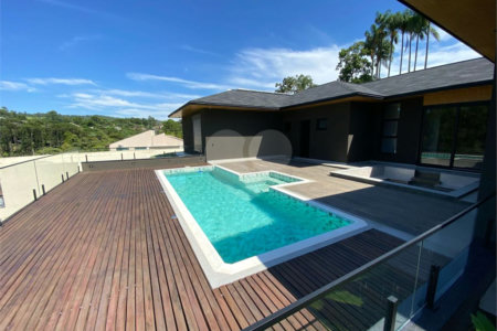 Casa à venda com 4 quartos, sendo 3 suítes,  no condomínio Jardim das Palmeiras, Bragança Paulista - SP