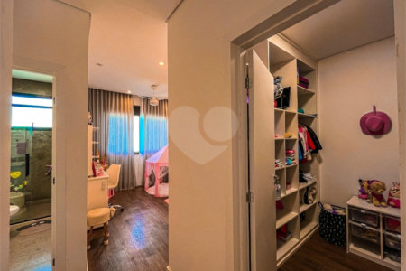 Casa à venda com 4 quartos, sendo 3 suítes,  no condomínio Vintage, Cotia - SP