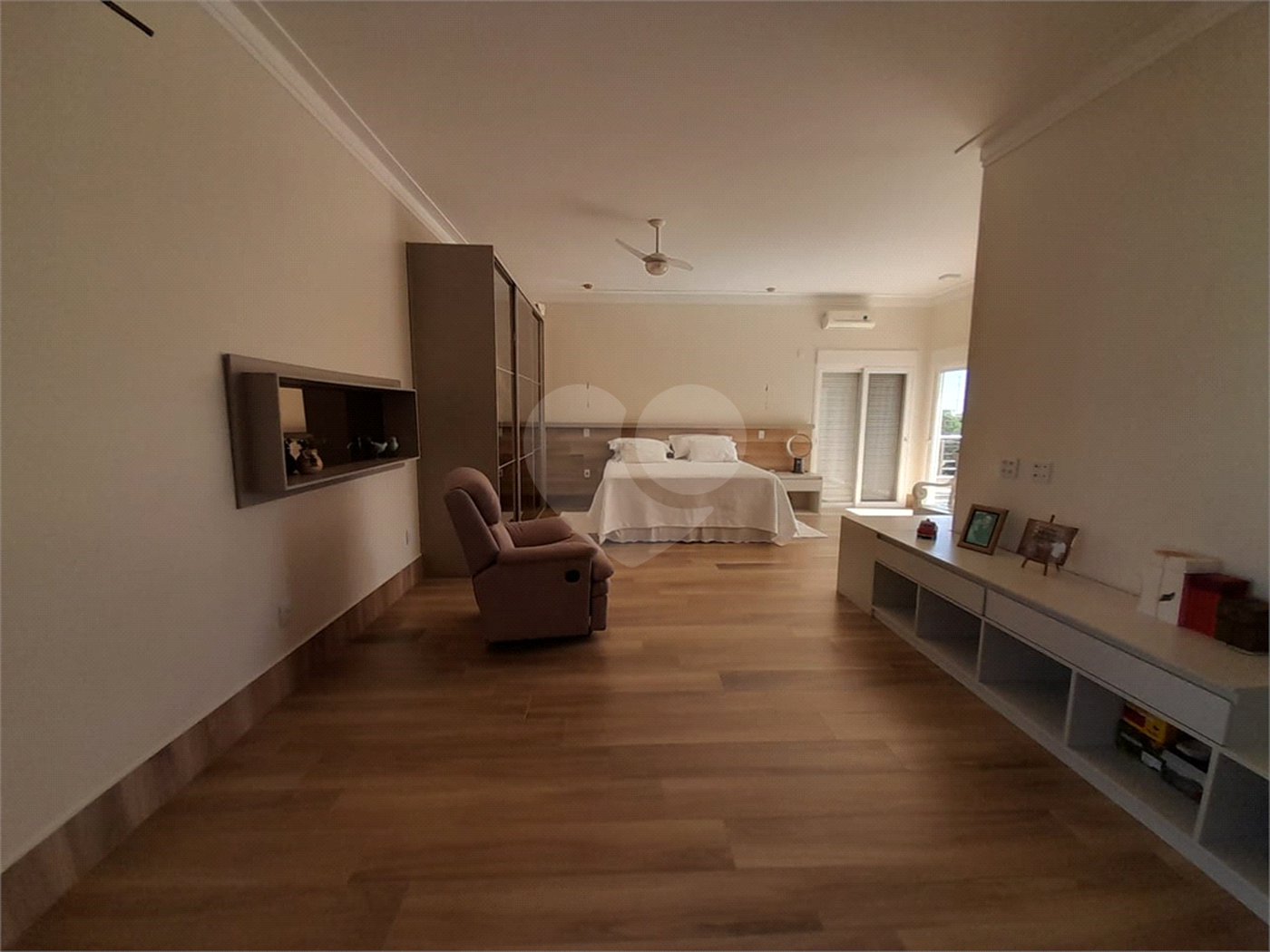 Casa à Venda no Condomínio Damha III – Elegância e Conforto para sua Família