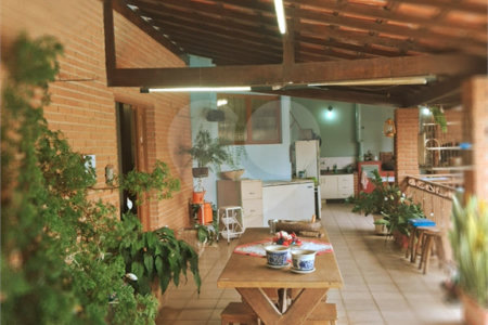 Casa à venda com 3 quartos, sendo 1 suíte, no condomínio Acmti - Colinas do Mosteiro, Terras de Itaici e Recanto dos Pássaros, Indaiatuba - SP