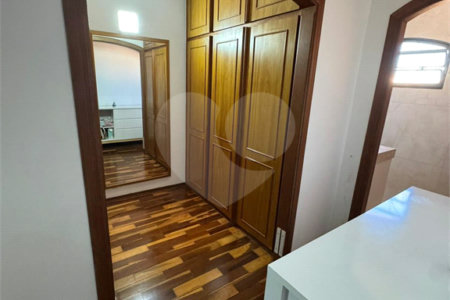 Sobrado à venda com 4 quartos, sendo 1 suíte,  em Jardim Santa Rosa, Araraquara, SP