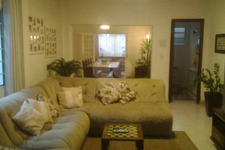Casa de Vila à venda com 4 quartos, sendo 2 suítes,  em Planalto Paulista, São Paulo, SP