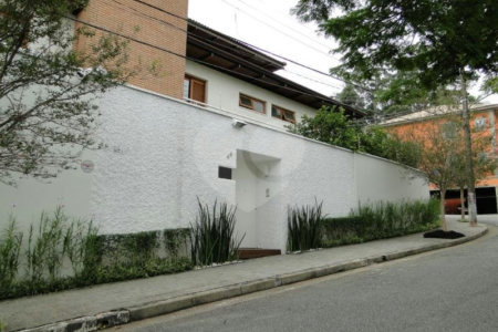 Casa à venda ou para alugar com 4 suítes em Morumbi, São Paulo, SP