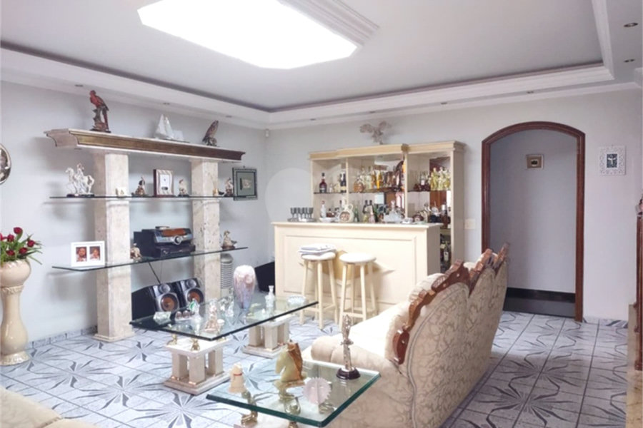 Casa à venda com 3 quartos, sendo 1 suíte, no condomínio Vila Paiva, São Paulo - SP