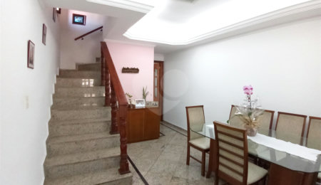 Sobrado à venda com 3 suítes em Vila Romero, São Paulo, SP