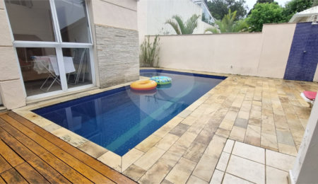 Casa à venda com 4 quartos, sendo 2 suítes,  no condomínio Casas de Windsor, São Paulo - SP