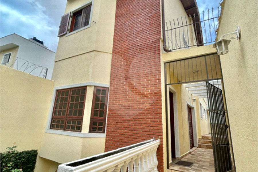 Sobrado à venda com 3 quartos, sendo 1 suíte, em Parada Inglesa, São Paulo, SP