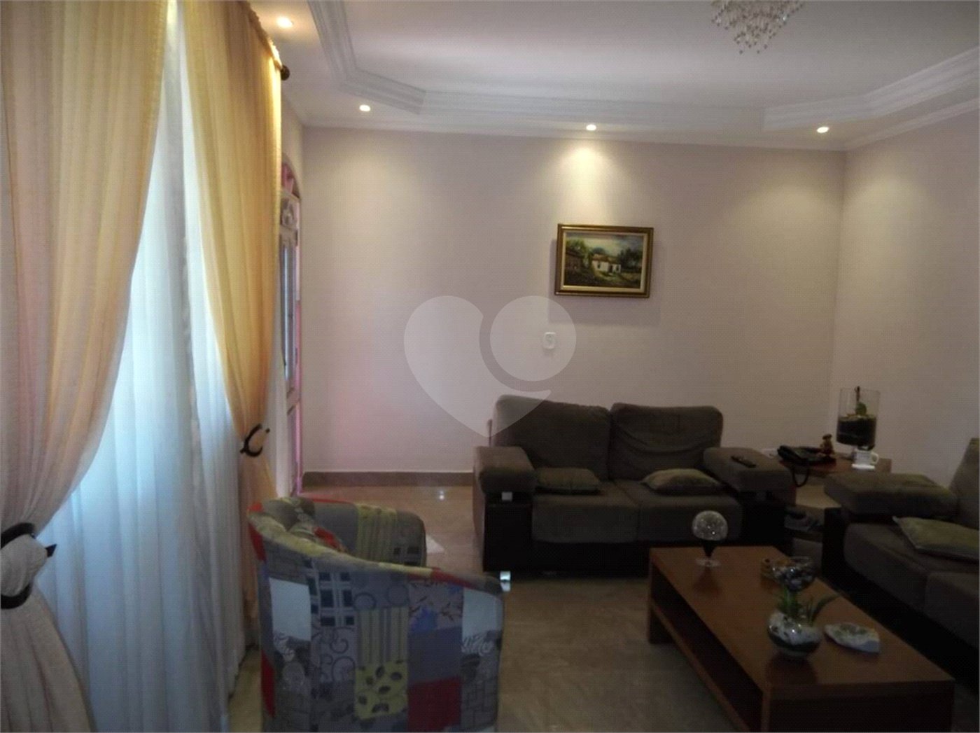 Sobrado à venda com 3 quartos, sendo 2 suítes, em Vila Júlia, Poá, SP