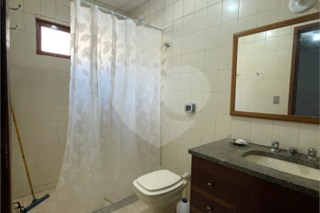 Sobrado à venda com 5 quartos, sendo 2 suítes,  em Vila Oliveira, Mogi das Cruzes, SP