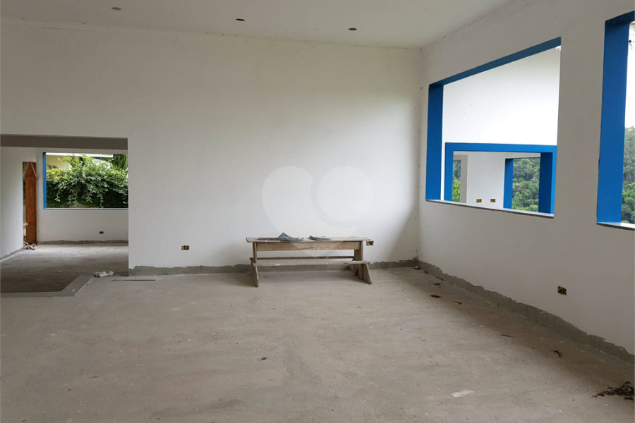 Casa à venda com 4 suítes no condomínio Suíça da Cantareira, Mairiporã - SP