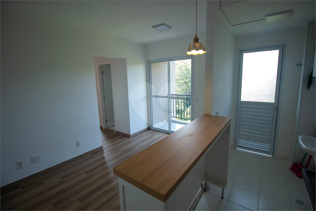 Apartamento para alugar com 2 quartos, sendo 1 suíte, em Chácaras Manão, Mairinque, SP