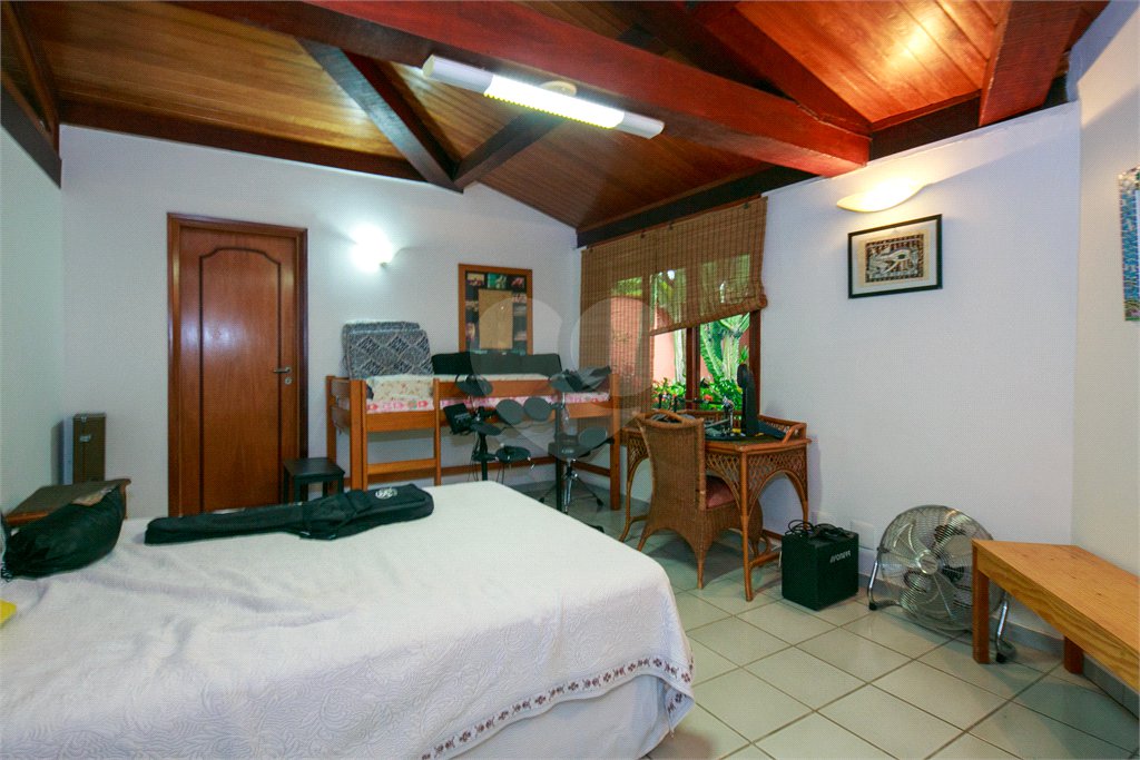 Sobrado à venda com 4 quartos, sendo 2 suítes, em Chácara Monte Alegre, São Paulo, SP