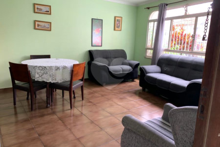 Sobrado com 138m² com 3 dormitórios, localizado no bairro Saúde, São Paulo, SP.