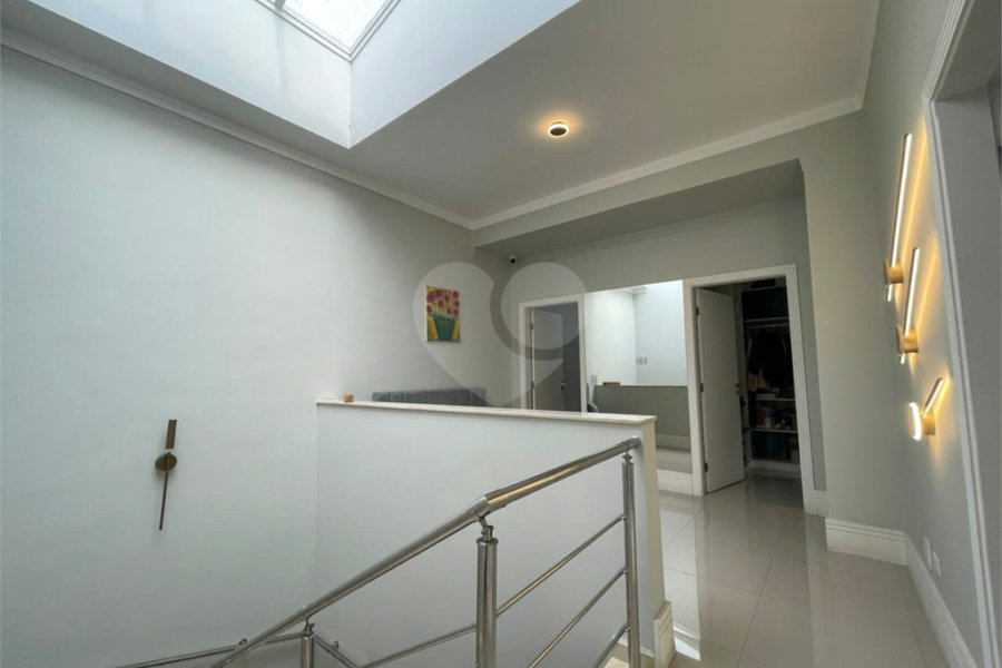 Casa com 4 quartos em condomínio fechado com piscina