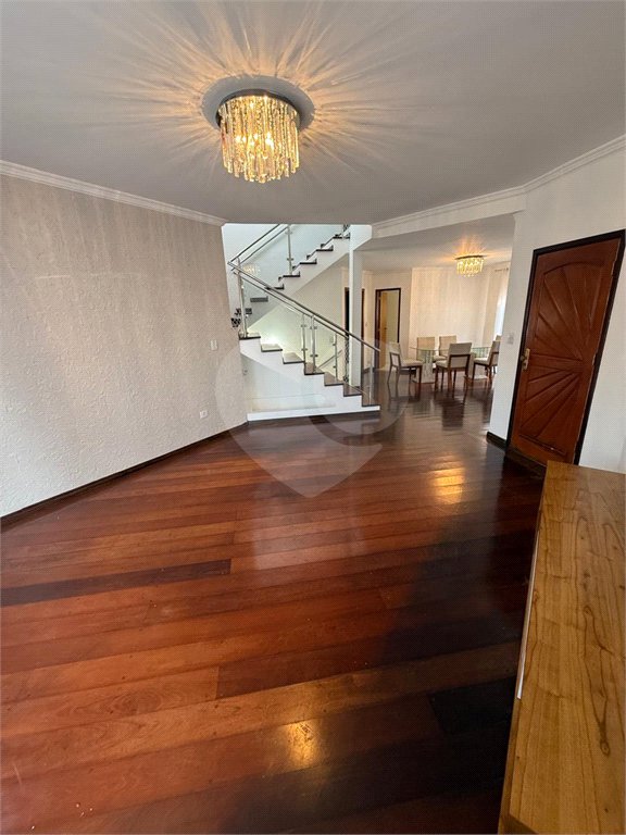 Casa à venda com 4 quartos, sendo 2 suítes,  no condomínio Arujá 5, Arujá - SP