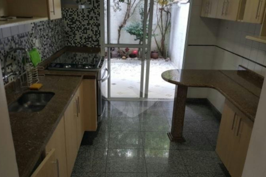 Casa à venda com 3 quartos, sendo 1 suíte, em Vila São Francisco, São Paulo, SP