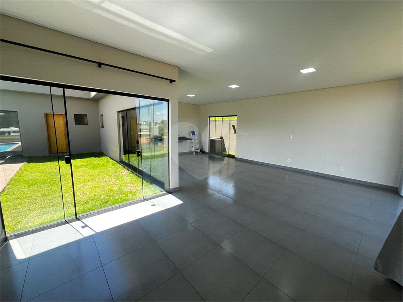 Casa à venda com 3 suítes em Terras de Santa Cristina Xiii Setor Marina, Paranapanema, SP