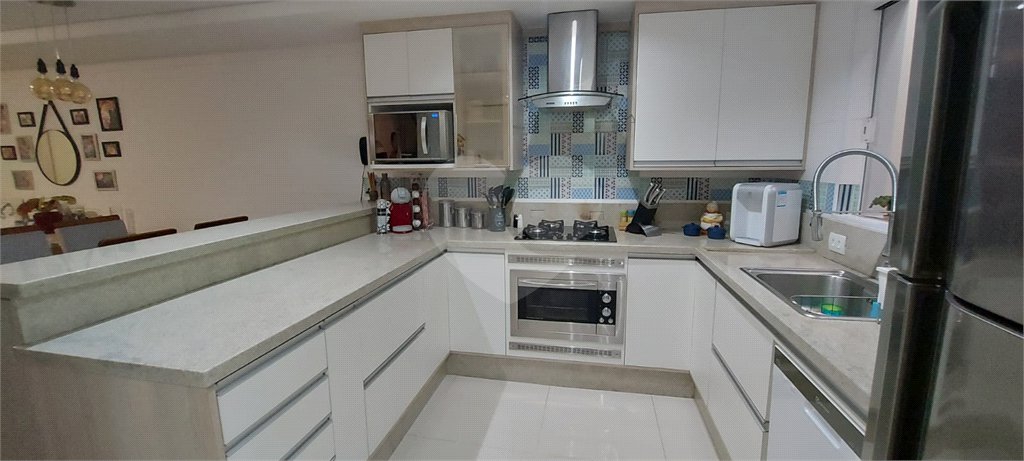 Casa à venda com 3 quartos, sendo 1 suíte, no condomínio Ville Resedá, São Paulo - SP