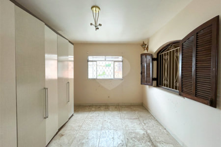 Sobrado à venda com 4 quartos, sendo 3 suítes, em Vila Libanesa, São Paulo, SP
