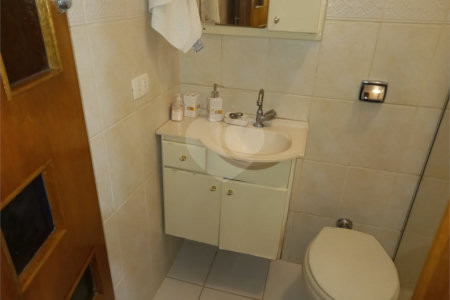 Sobrado à venda com 4 quartos, sendo 2 suítes, em Vila Hamburguesa, São Paulo, SP