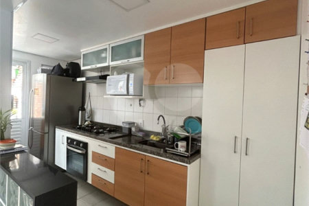 Casa à venda com 3 quartos, sendo 1 suíte, no condomínio Vila das Cores, São Paulo - SP