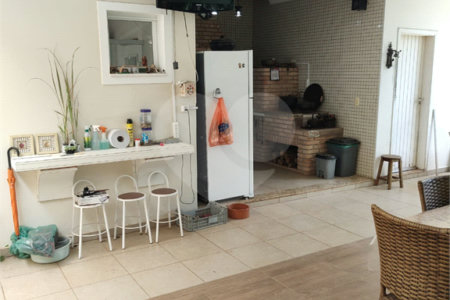 Casa à venda com 3 quartos, sendo 1 suíte, no condomínio Picollo Villaggio, Louveira - SP