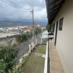 Casa à venda com 5 quartos, sendo 3 suítes, no condomínio Recanto das Palmeiras, Rio de Janeiro - RJ