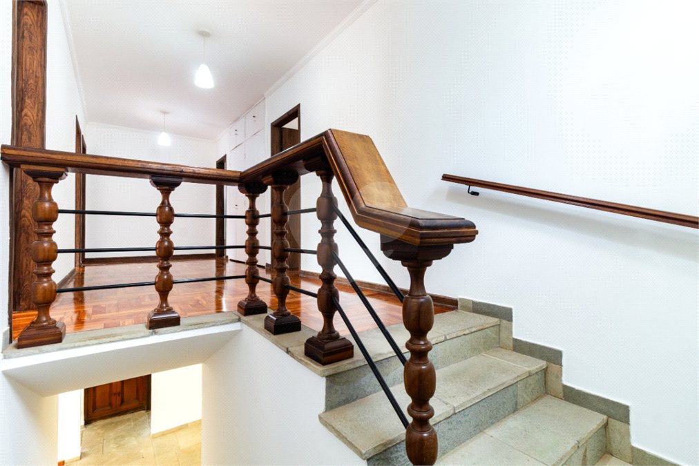 Sobrado à venda com 4 quartos, sendo 2 suítes, em Alto de Pinheiros, São Paulo, SP