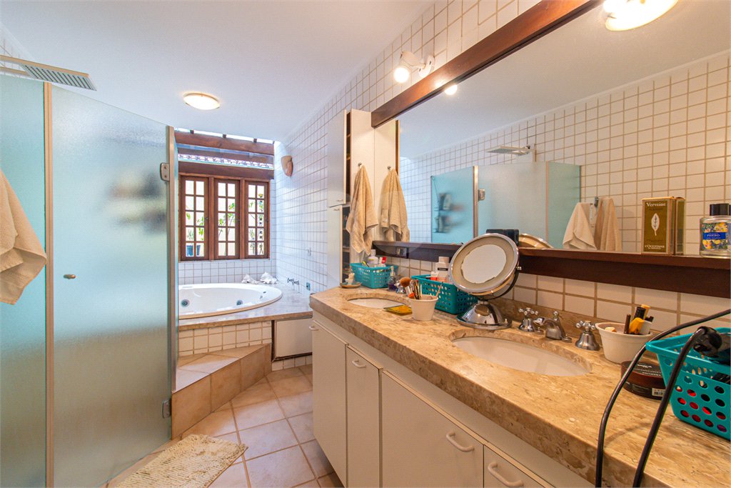 Casa à venda com 3 quartos, sendo 1 suíte,  no condomínio Jardim Hipico, São Paulo - SP