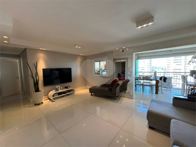 Apartamento à venda com 3 quartos, sendo 1 suíte,  em Santo Amaro, São Paulo, SP