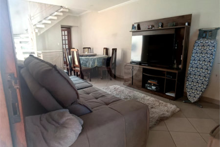 Sobrado à venda com 3 suítes em Vila Nivi, São Paulo, SP