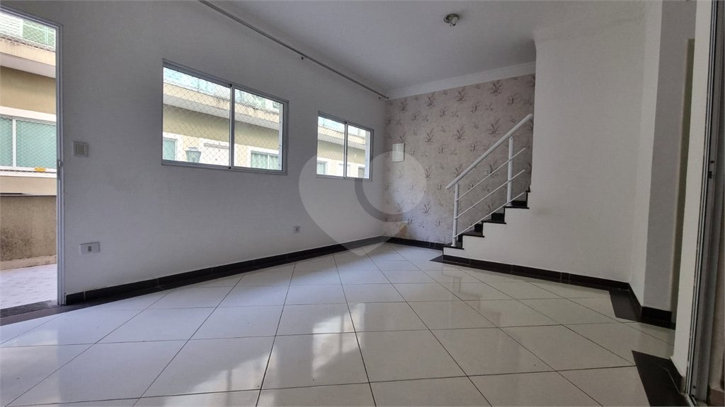 Casa à venda com 3 quartos, sendo 1 suíte,  no condomínio Rafaela I, São Paulo - SP