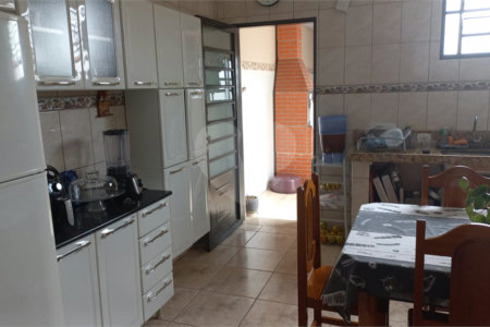 Sobrado à venda com 3 quartos em Jardim Bicão, São Carlos, SP