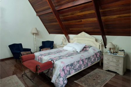 Sobrado à venda com 4 quartos, sendo 2 suítes,  em Jardim Leonor, São Paulo, SP