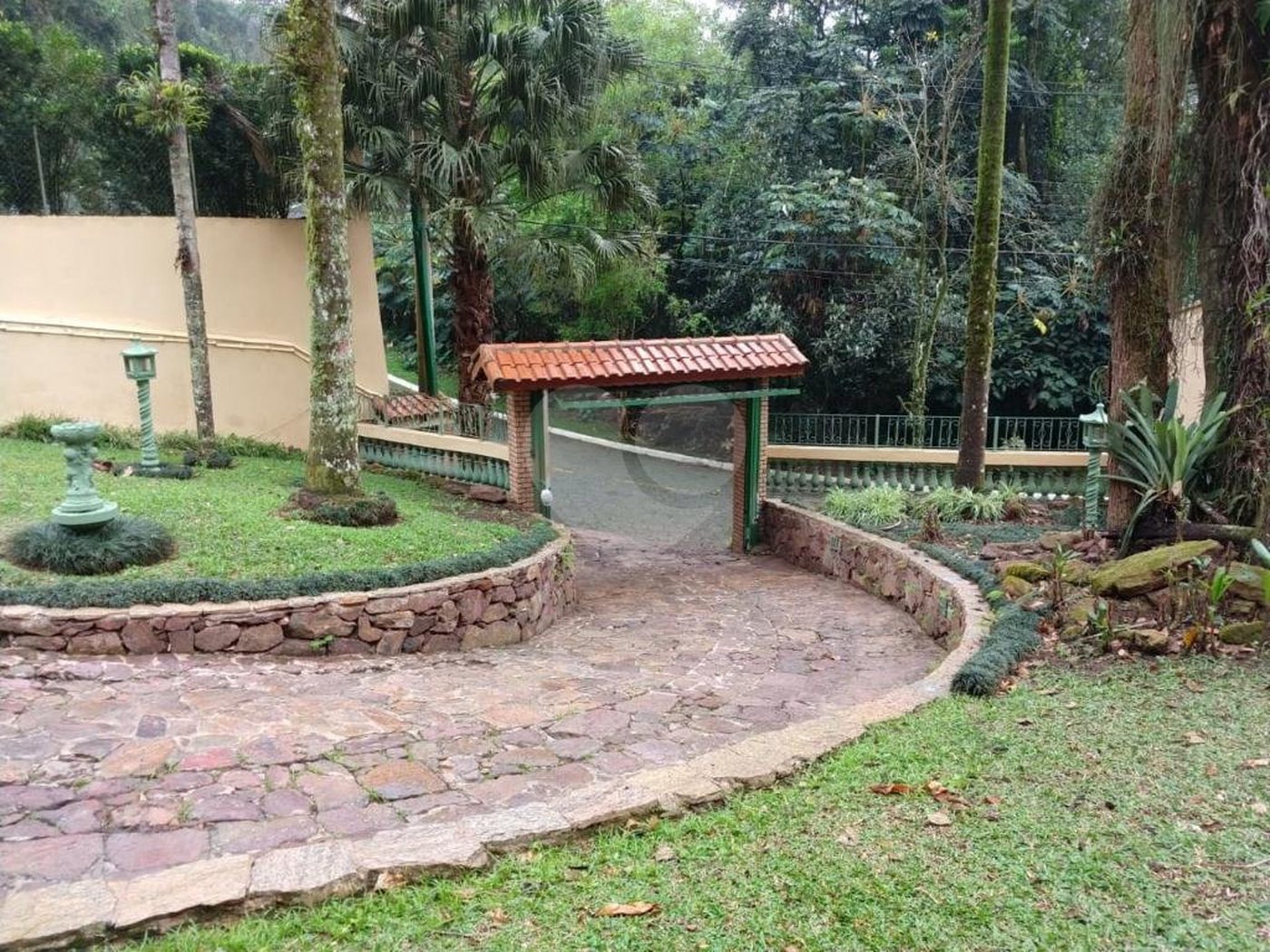 Casa à venda com 4 quartos, sendo 1 suíte, no condomínio Parque Imperial da Cantareira, Mairiporã - SP