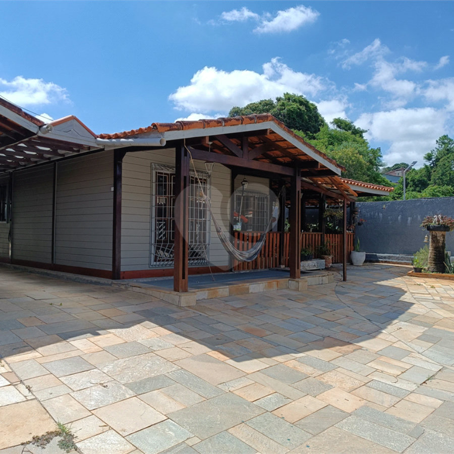 Casa à venda com 5 quartos, sendo 3 suítes, em Jardim Villaça, São Roque, SP
