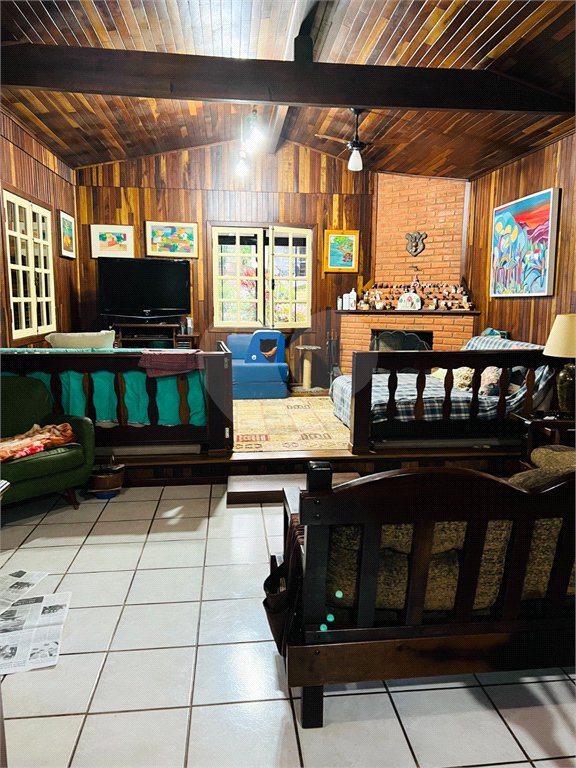 Chácara à venda com 2 quartos, sendo 1 suíte, no Centro, Araçariguama, SP