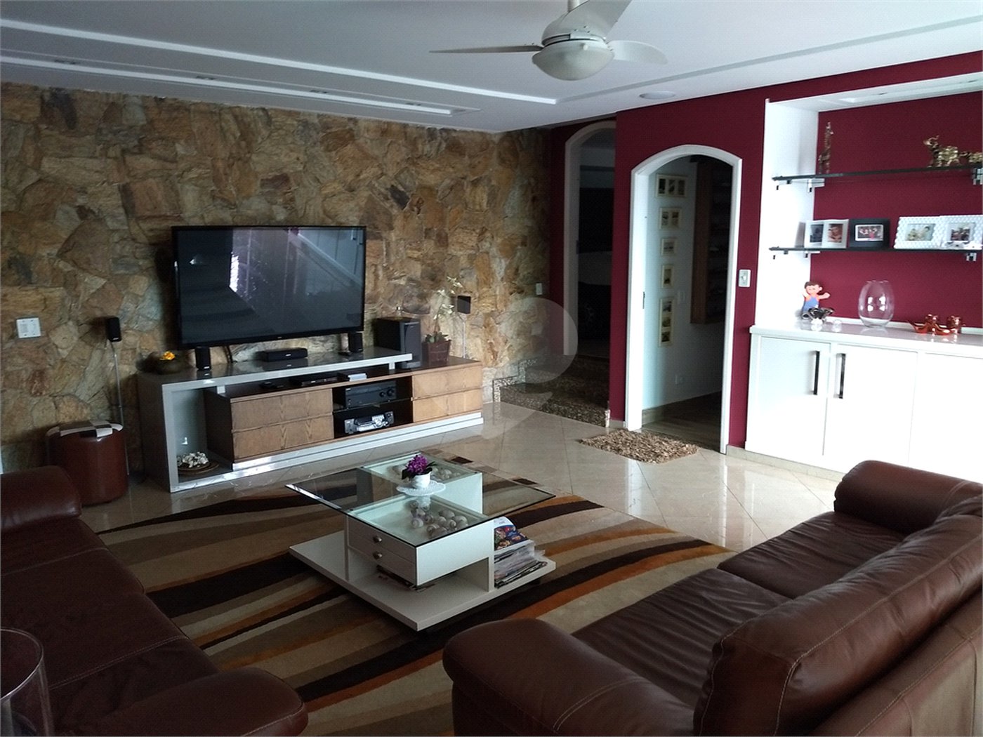 Casa Térrea à venda ou para alugar com 4 suítes em Horto, São Paulo, SP
