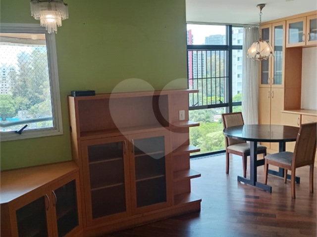 Apartamento à venda com 3 quartos, sendo 1 suíte,  em Morumbi, São Paulo, SP