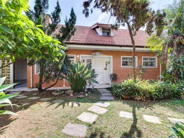 Casa Térrea à venda com 3 quartos, sendo 1 suíte,  em Interlagos, São Paulo, SP