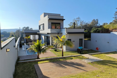 Casa à venda com 3 suítes no condomínio Villa D' Oro, Vinhedo - SP