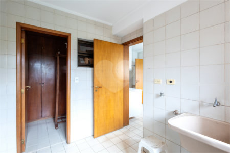 Apartamento à venda com 4 quartos, sendo 3 suítes,  em Jardim Monte Kemel, São Paulo, SP