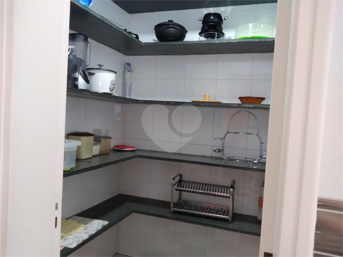 Sobrado à venda com 4 quartos, sendo 2 suítes, em Serra da Cantareira, Mairiporã, SP