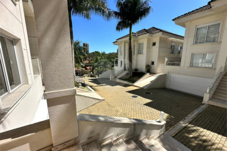 Casa à venda com 4 suítes no condomínio Villaggio Houda, São Paulo - SP