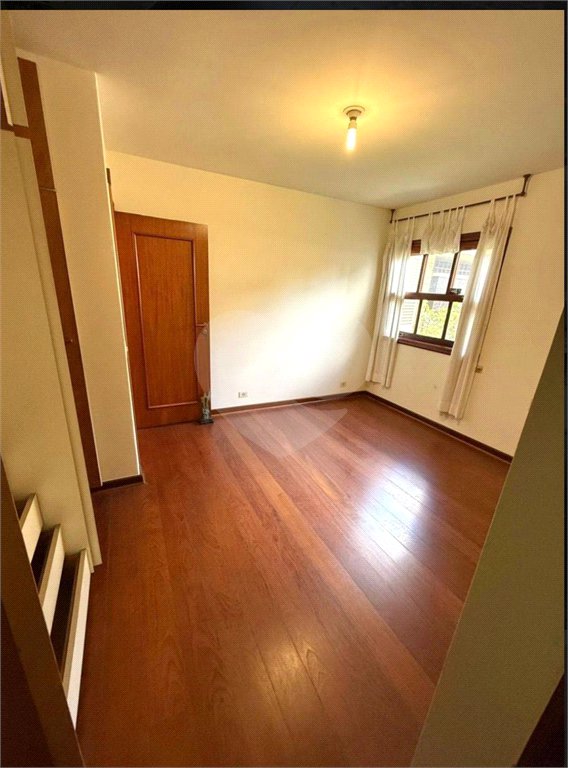 Casa à venda com 5 quartos, sendo 3 suítes,  em Jardim Leonor, São Paulo, SP