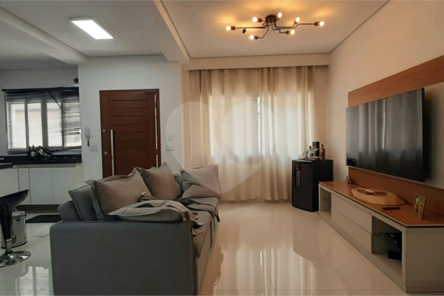 Casa à venda com 3 quartos, sendo 1 suíte, no condomínio Residencial Gran Veiga, São Paulo - SP